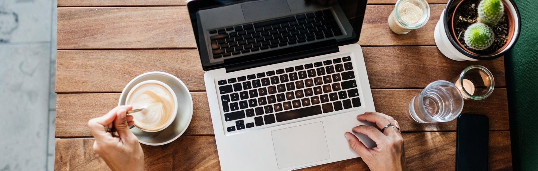 Espace de travail collaboratif pour l'analyse financière d'entreprise